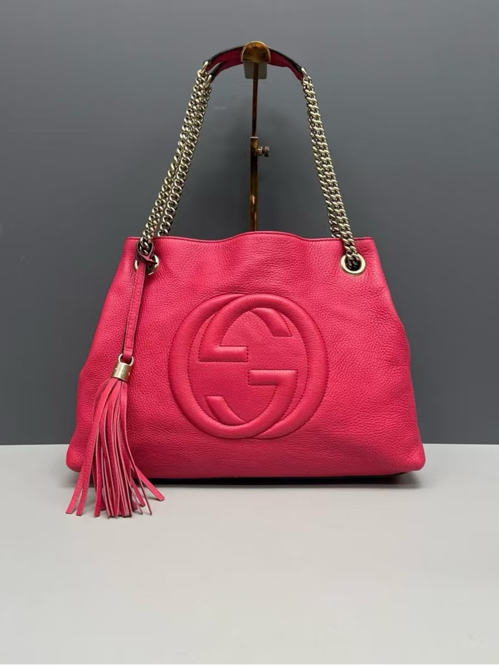 Gucci Pink Pebbled Leather Shoulder Bag with Gold Chain
